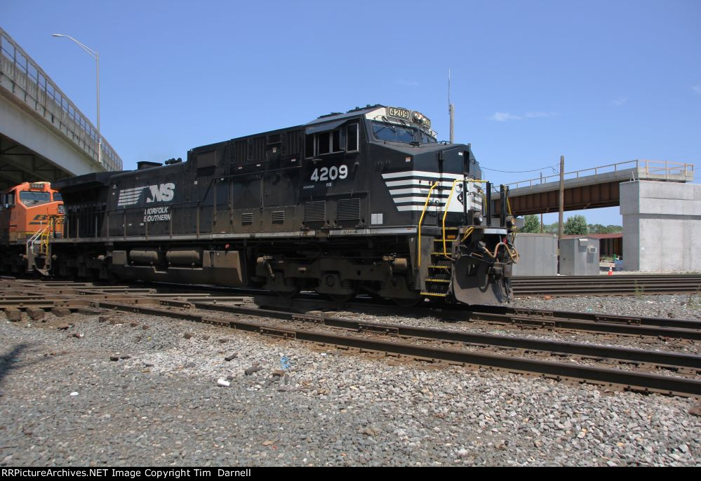 NS 4209 leads 268 across the diamond